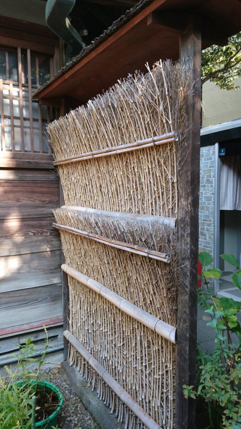竹穂垣の施工